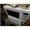 Image 1 : MICROWAVE - PANASONIC - WHITE