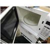 Image 2 : MICROWAVE - PANASONIC - WHITE