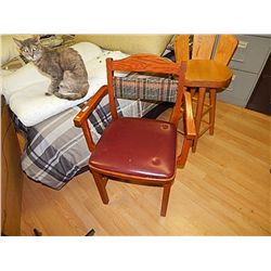 VINTAGE ARM CHAIR