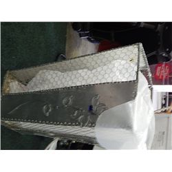 WIRE METAL TRASH CAN