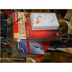 THERMOSTAT AND DOOR BELL - NEW
