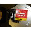 Image 1 : STAPLE GUN AND STAPLES