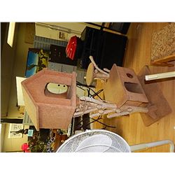 CAT HOUSE AND SCRATCHER POLE