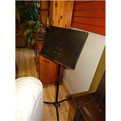 MUSIC STAND / PODIUM