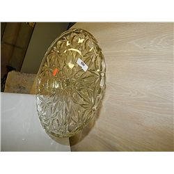 GLASS CAKE SERVING PLATE ON PEDESTAL