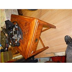 OAK END TABLE - 1 DRAWER