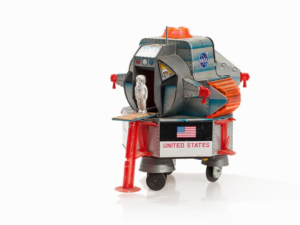 Apollo-11 Toy Lunar Module ‘Eagle’ & 5 White Astronaut Figures