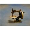 Image 1 : A childs Singer sewing machine £20-30...