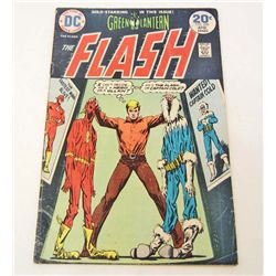 1974 THE FLASH #226 COMIC BOOK