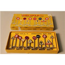 DINKY NO. 771 INTERNATIONAL ROAD SIGNS WITH ORIGINAL PACKAGING