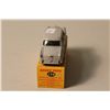 Image 2 : DINKY NO. 176 AUSTIN A105 SALOON WITH ORIGINAL PACKAGING