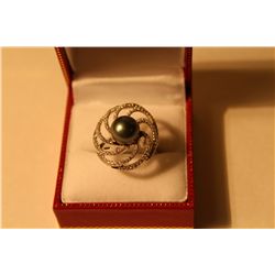 LADIES 925 STERLING SILVER COLOURLESS CUBIC ZIRCONIA AND BLACK TAHITIAN CULTURED PEARL DRESS RING.