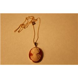 14 KT. YELLOW GOLD NATURAL SHELL CAMEO PENDANT.  WEIGHS APPROX. 3.20 GRAMS.  COME WITH A 14 KT