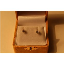 PAIR OF 14KT WHITE GOLD DIAMOND SOLITAIRE DESIGN EAR STUDS EACH SET WITH 1 ROUND BRILLIANT CUT