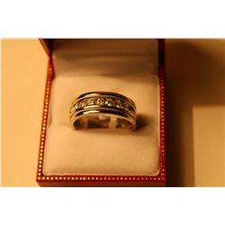 GENTS 14KT WHITE GOLD DIAMOND SET WEDDING RING CHANNEL SET WITH A ROW OF 10 ROUND BRILLIANT CUT