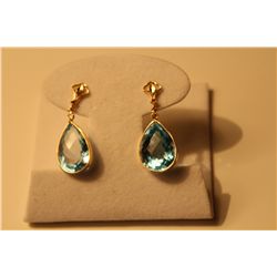 PAIR OF 14KT YELLOW GOLD NATURAL BLUE TOPAZ AND DIAMOND SET DANGLING EARRINGS SET WITH 2 ROUND