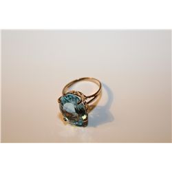 LADIES 10KT YELLOW GOLD NATURAL BLUE TOPAZ RING CLAW SET WITH 1 OVAL MIXED CUT NATURAL BLUE TOPAZ