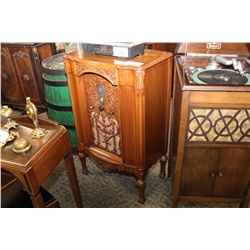 ORNATLEY CARVED FLOOR MODEL CONSOLE RADIO (NOT WORKING)