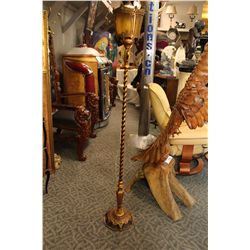 DECORATIVE FLOOR LAMP