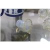 Image 3 : 2 PIECES OF WEDGEWOOD AND 10 VICTORIAN OPALESCENT NAPKIN RING HOLDERS