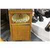 Image 2 : BRUNSWICK OAK FLOOR MODEL GRAMMOPHONE