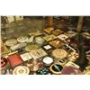 Image 3 : COLLECTION OF APPROX. 70 VINTAGE COMPACTS
