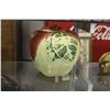 Image 2 : SHELF LOT INCL. COOKIE JAR, NATIVE CARVING AND WALL BRACKET