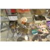 Image 2 : SHELF LOT OF KNICK KNACKS