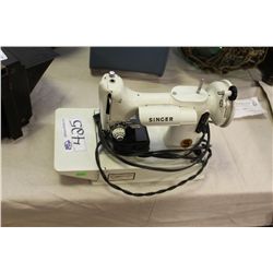 RARE COLOUR WHITE FEATHERWEIGHT SINGER SEWING MACHINE