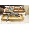 Image 1 : REPRODUCTION MACHINE GUN IN BOX