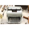 Image 1 : UNDERWOOD TYPEWRITER