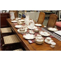 ROYAL ALBERT OLD COUNTRY ROSE BONE CHINA INCL: TEA POT AND VASE. APPROX. 50 PIECES