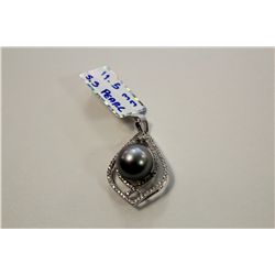 STERLING SILVER COLOURLESS CUBIC ZIRCONIA AND BLACK TAHITIAN CULTURED PEARL PENDANT.  SET WITH A