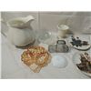 Image 2 : LOT 9 ASSORTED CLASSWEAR