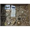 Image 2 : 40+ GOLDTONE FASHION PINS