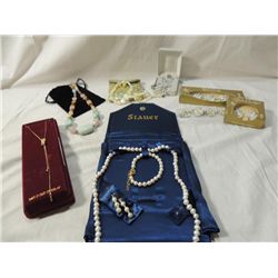 LOT 6 JEWELRY SETS IN CASES
