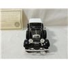 Image 3 : 1932 LINCOLN ROADSTER BLACK/WHITE MODEL CAR