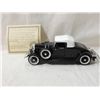 Image 1 : 1932 LINCOLN ROADSTER BLACK/WHITE MODEL CAR