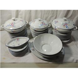 62 PIECE CHINA DINNING SET