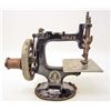 Image 1 : VINTAGE 1930'S SINGER CAST IRON CHILDS SEWING MACHINE MODEL 20