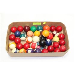 SET OF SNOOKER & POOL BALLS