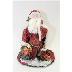 BOX WITH CHRISTMAS ORNAMENTS