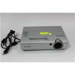 PANASONIC PTLB30U PROFESSIONAL PROJECTOR 241 HOURS