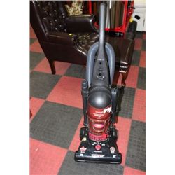 BISSEL VACUUM ON CHOICE : RED / BLACK