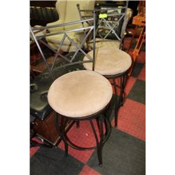 PAIR OF METAL STOOLS