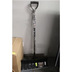 SNOW SHOVELS