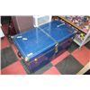 Image 1 : LARGE VINTAGE STORAGE TRUNK