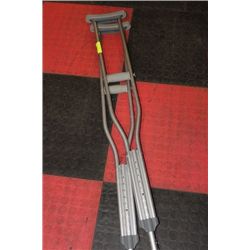 PR OF ALUMINUM CRUTCHES