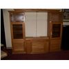 Image 1 : LARGE OAK ENTERTAINMENT CENTER