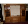 Image 2 : LARGE OAK ENTERTAINMENT CENTER